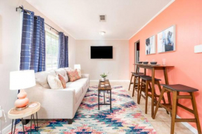 HEIRS LIVING : CORAL - Near Cleco & Hospitals . With Office . King Bed